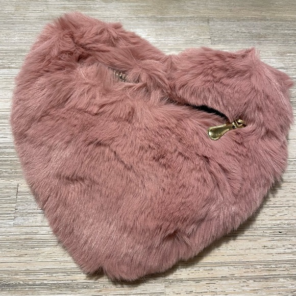 Fluffy Heart Purse w/Chain | Pink | Crossbody | Perfect Gift or Present - Picture 4 of 8